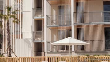 Een seizoensgebonden buitenzwembad