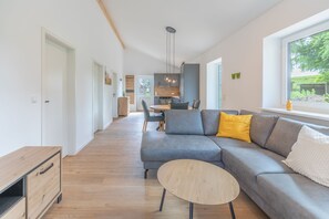 TV - Vacation home "Huus Schopp" in Kating for up to 4 people (Kating)