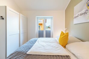 Travel cot, free WiFi - Vacation home "Huus Schopp" in Kating for up to 4 people (Kating)