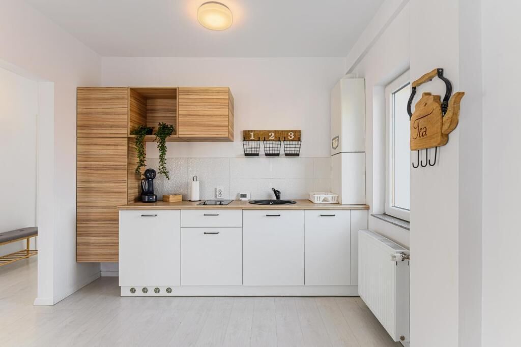 Frigorifero, microonde, piano cottura, pentole/stoviglie/utensili