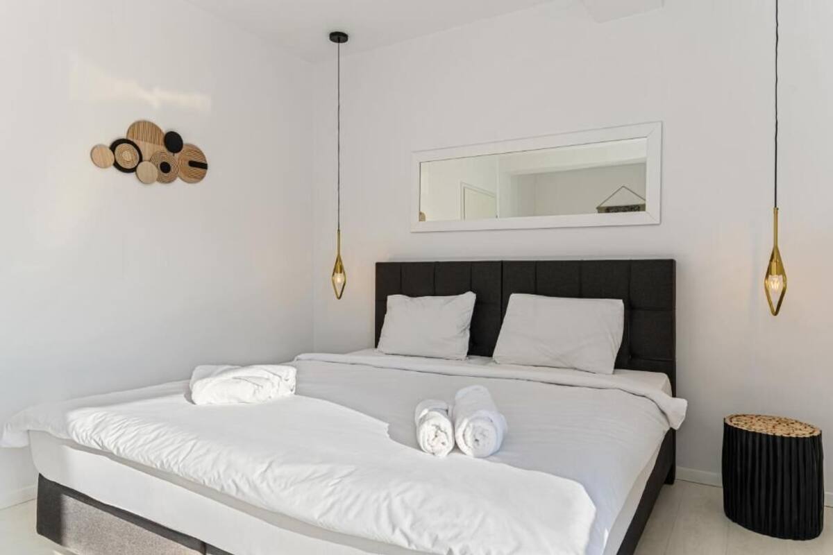 Cortinas opacas, tabla de planchar con plancha, wifi gratis