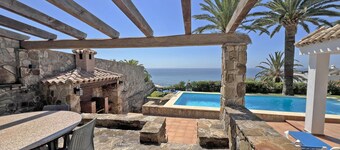 Charming rustic villa with sea views in Playa del Faro Camarinal