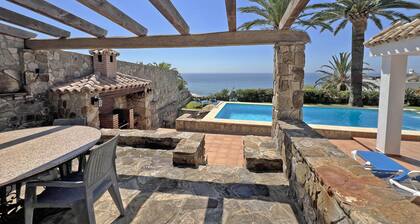 Charming rustic villa with sea views in Playa del Faro Camarinal