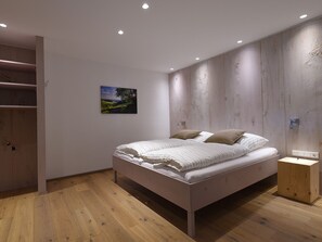 Bügeleisen/Bügelbrett, WLAN, Bettwäsche