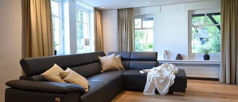 TV, table tennis, stereo