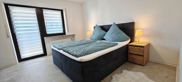 3 bedrooms, internet, bed sheets