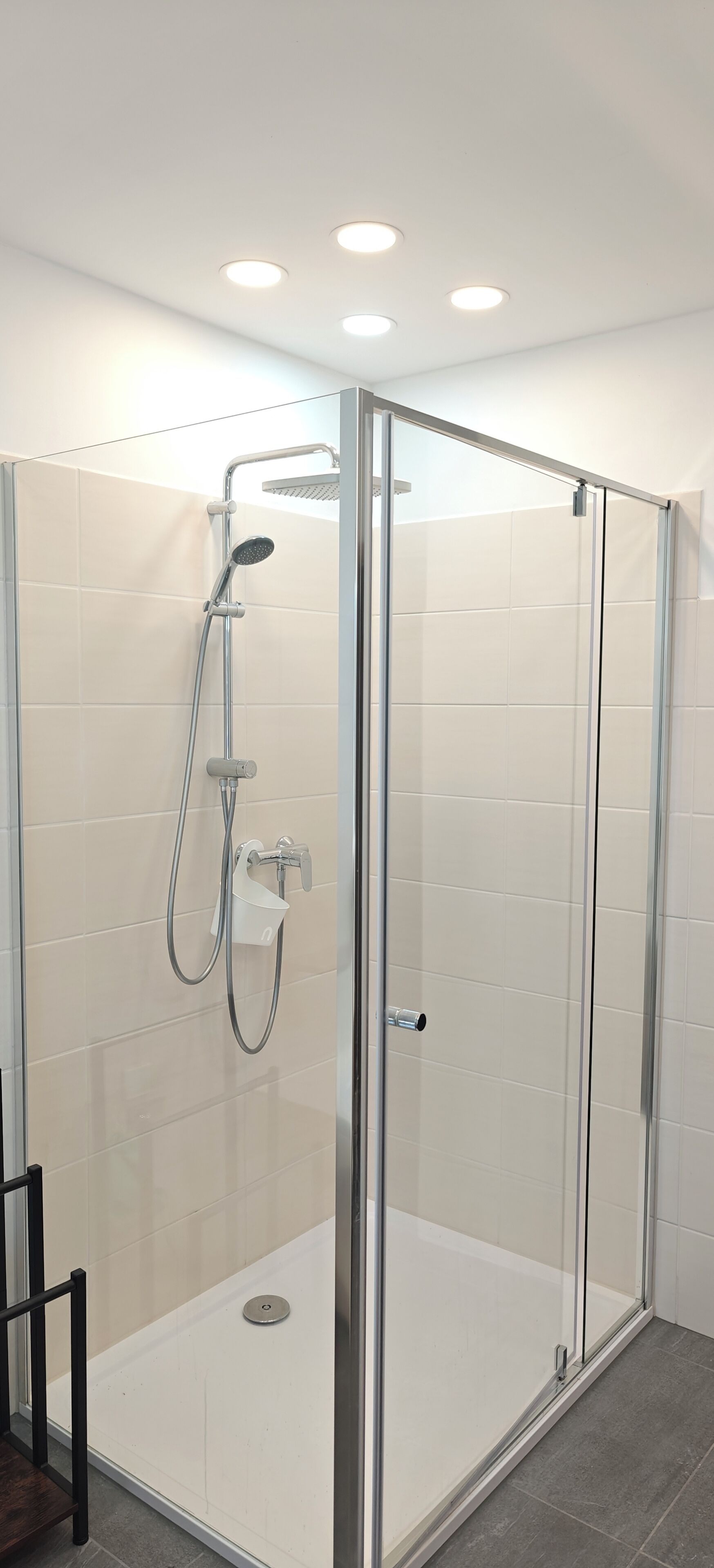 Haartrockner, Handtücher, Toilettenpapier
