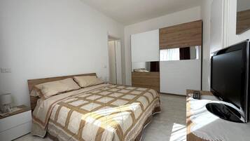 Ferros/tábuas de passar roupa, Wi-Fi, roupa de cama