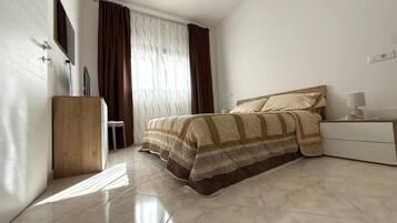 Bügeleisen/Bügelbrett, WLAN, Bettwäsche