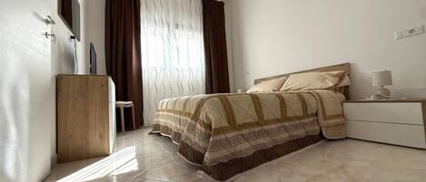 熨斗/熨衫板、Wi-Fi、床單