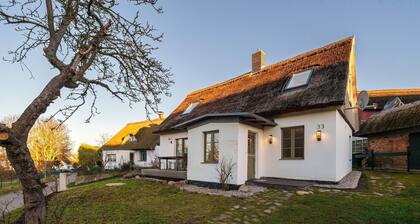 Ferienhaus am See in Sellin mit Terrasse, Garten und moderner Ausstattung auf Us