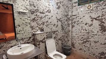 Deluxe Cottage | Bathroom