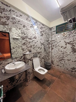 Deluxe Cottage | Bathroom - AETHERIA ESTATE RETREAT (Chikkamagaluru)