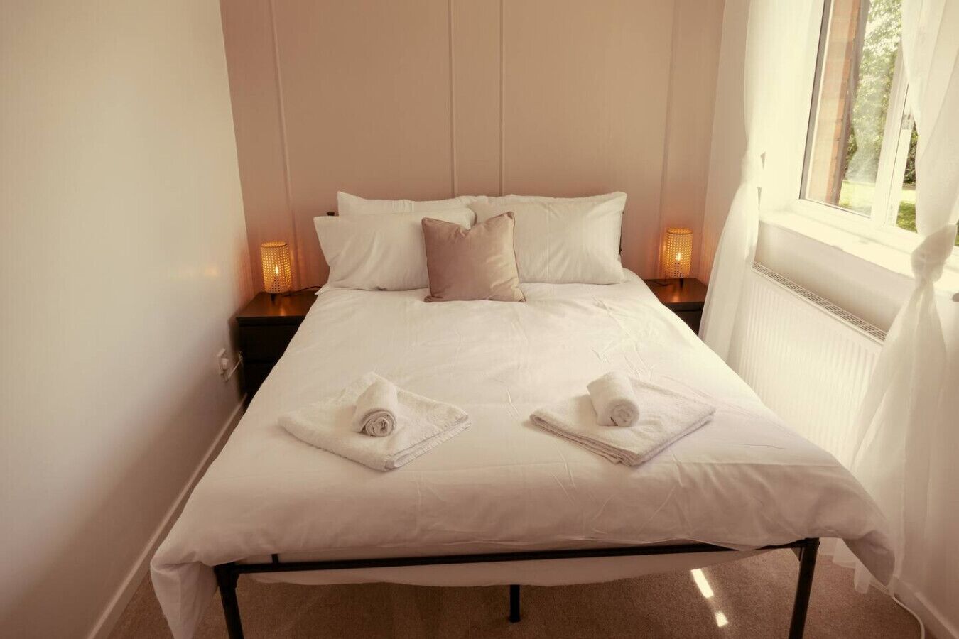 Iron/ironing board, WiFi, bed sheets