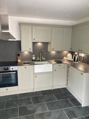 Mikrowelle, Ofen, Geschirrspüler