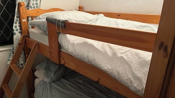 3 bedrooms, iron/ironing board, free WiFi, bed sheets