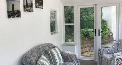 Relaxing 19th century three bedroomed cottage in Cornwall