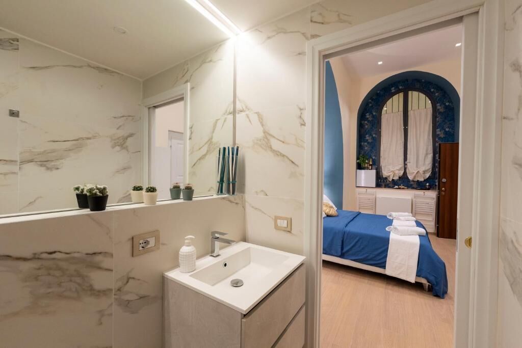 Bruser, hårtørrer, bidet, håndklæder