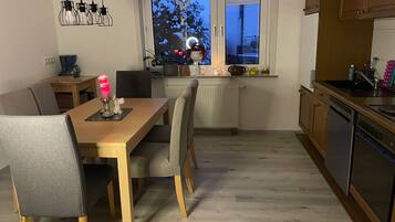 Kühlschrank, Ofen, Herdplatte, Geschirrspüler