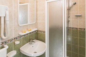 تجهيزات دش، مجففات شعر، مناشف، صابون