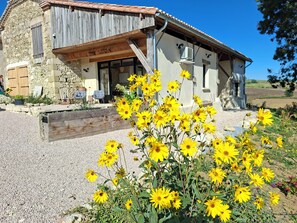 Exterior detail - Que pour 2, B&B Le Bonheur 1-bedroom/studio with swimming pool and AC , Gers (Mauroux)