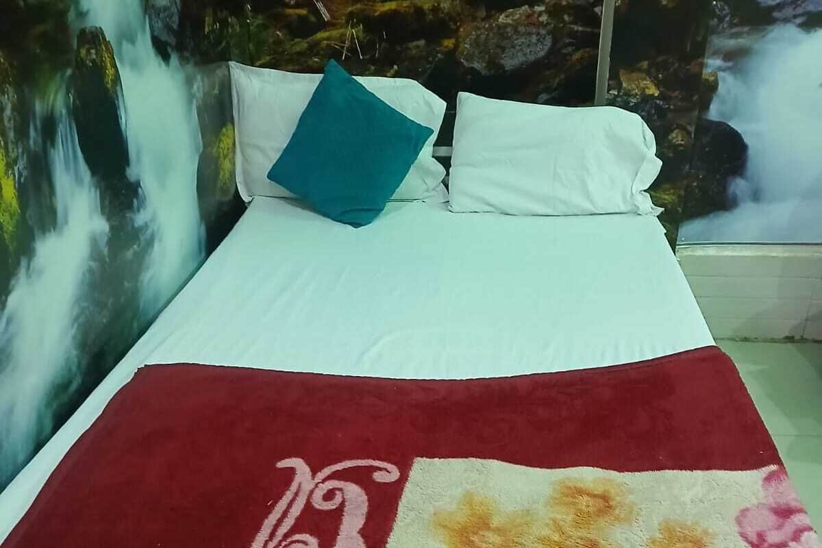 Quarto casal luxo | Escrivaninha, espaço de trabalho para notebook, Wi-Fi de cortesia