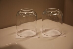 Shower, free toiletries, hair dryer, towels - Sercotel Sevilla Don Luciano (Seville)