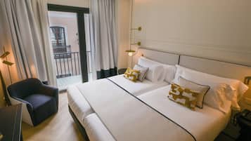 Standard-dobbeltværelse - balkon | Minibar, pengeskab på værelset, skrivebord, mørklægningsgardiner