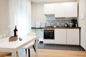 Fridge, microwave, oven, stovetop - [Bari Oberdan Home & Charm 2] Central Apartment (Bari)
