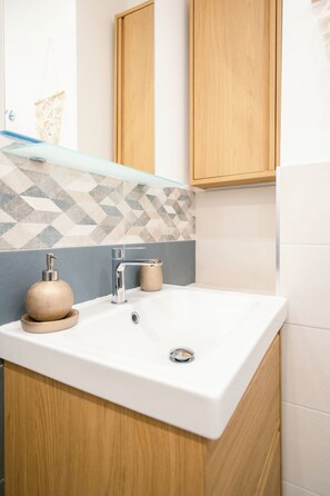 Shower, eco-friendly toiletries, hair dryer, bidet - [Bari Oberdan Home & Charm 2] Central Apartment (Bari)
