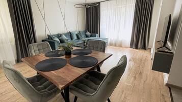 Apartment, Balcony, Mountain View | Dining