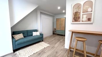 Basic Apartment | Living area