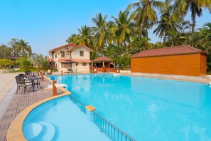 Outdoor pool - Treat Beach Resort & Spa (Dahanu)