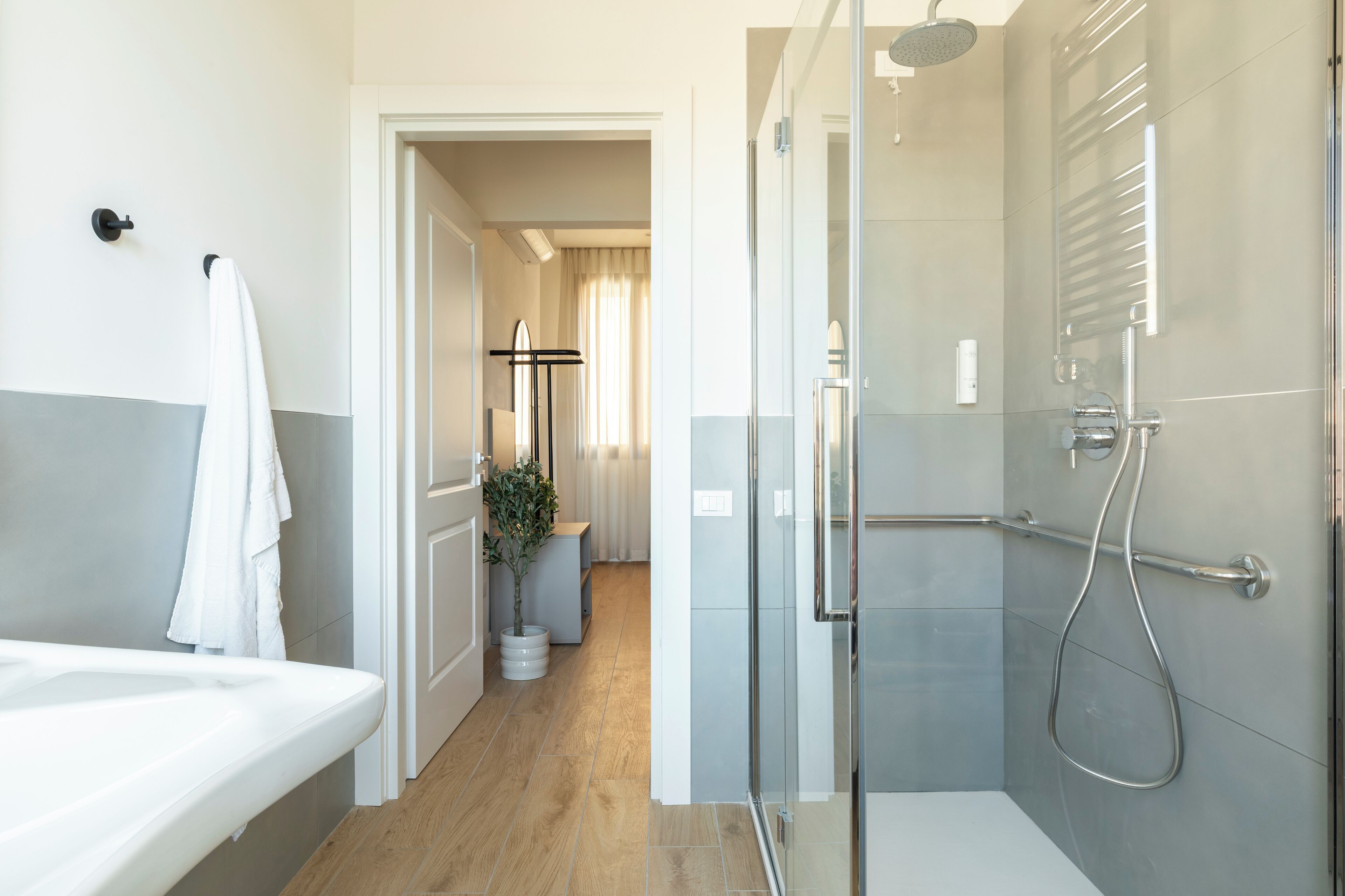 Apartment, 1 Bedroom | Bathroom | Shower, towels, soap, shampoo