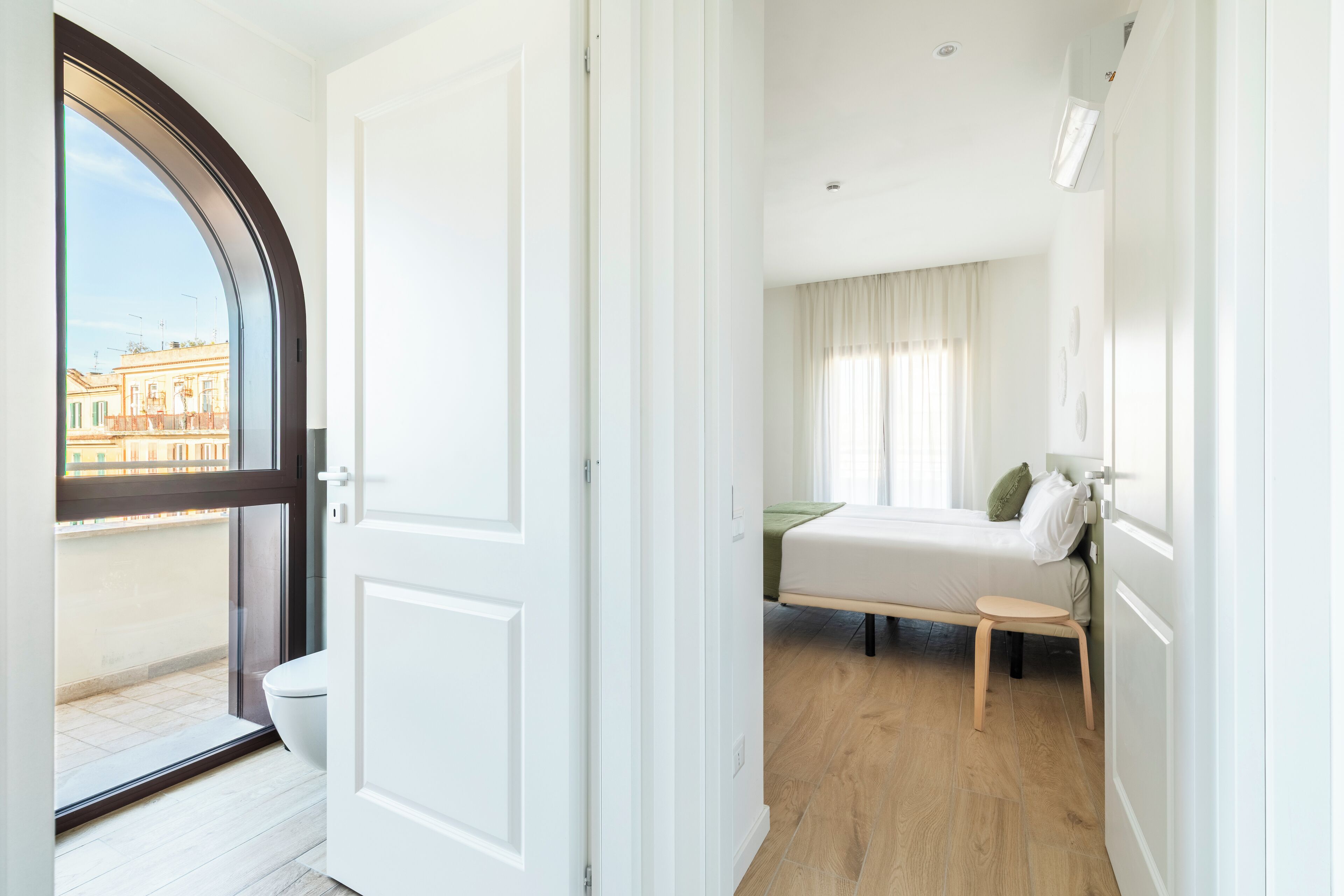 واي فاي مجانًا وملاءات أسرّة