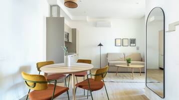 Apartment, 1 Bedroom, Terrace | Dining room