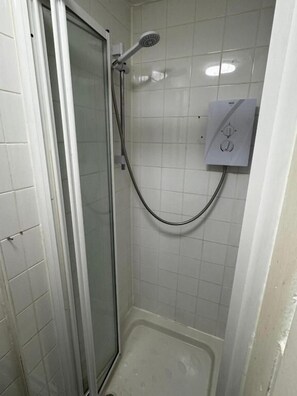 Apartment, 1 Bedroom | Bathroom - Reads Avenue - Next To H&A Social Club - Winter Gardens & Town Centre! (Blackpool)