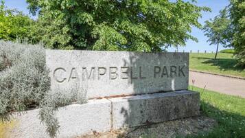 Apartment, 2 Bedrooms, Garden View | Property grounds