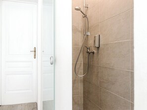 Basic Apartment | Bathroom - Beautiful 2BR Near AKH Ideal For Groups (Vienna)