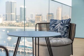 Interior - Free housekeeping visits during your stay - StayShort - Elegant 1 Bedroom in EMAAR Beachfront that Sleeps 2 (EMAAR Beachfront)