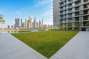 Exterior - Free housekeeping visits during your stay - StayShort - Elegant 1 Bedroom in EMAAR Beachfront that Sleeps 2 (EMAAR Beachfront)