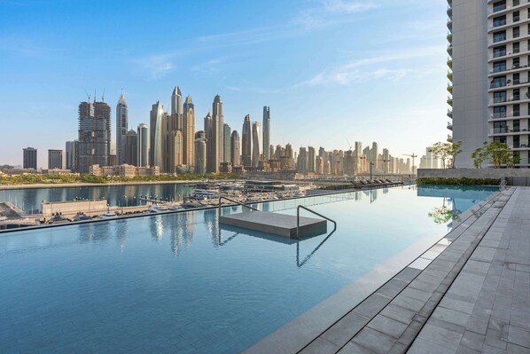 Pool - Free housekeeping visits during your stay - StayShort - Elegant 1 Bedroom in EMAAR Beachfront that Sleeps 2 (EMAAR Beachfront)