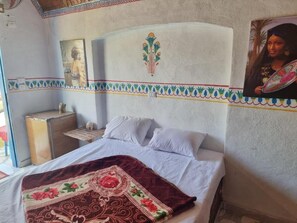 Habitación Deluxe doble, vistas al lago | Caja fuerte, escritorio, tabla de planchar con plancha