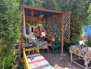 Deluxe Double Room, Lake View | Outdoor dining - Old Nile hotel (Luxor)