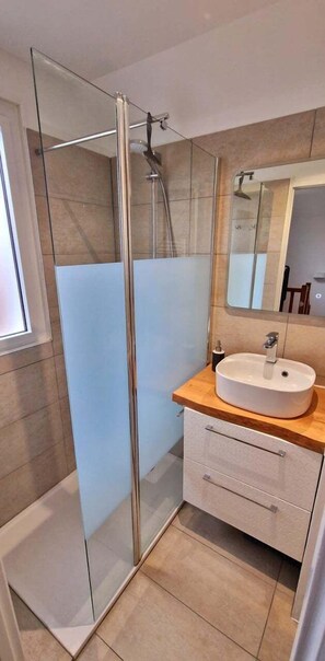 Shower, hair dryer - Green & Vague, maison en résidence avec piscine (Talmont-Saint-Hilaire)