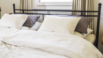 Iron/ironing board, WiFi, bed sheets