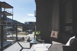 Property grounds - Revy Stay & Play - a brand-new, thoughtfully designed one-bedroom condo. (Revelstoke)