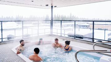 Bañera de hidromasaje al aire libre