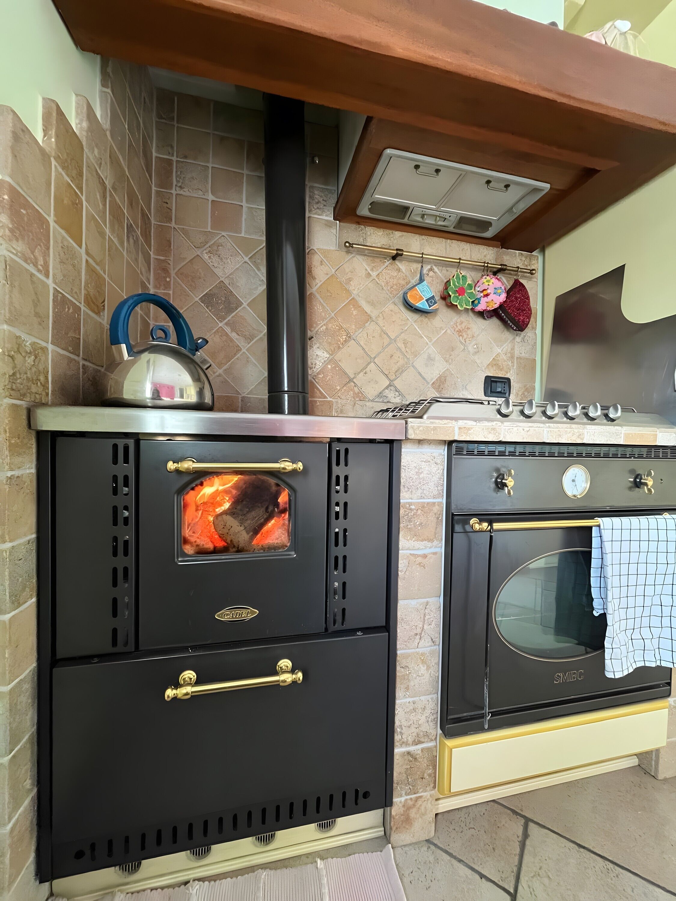 雪櫃、微波爐、焗爐、爐具