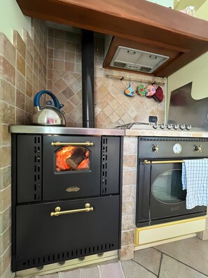 Frigorífic, microones, forn i placa de cuina 